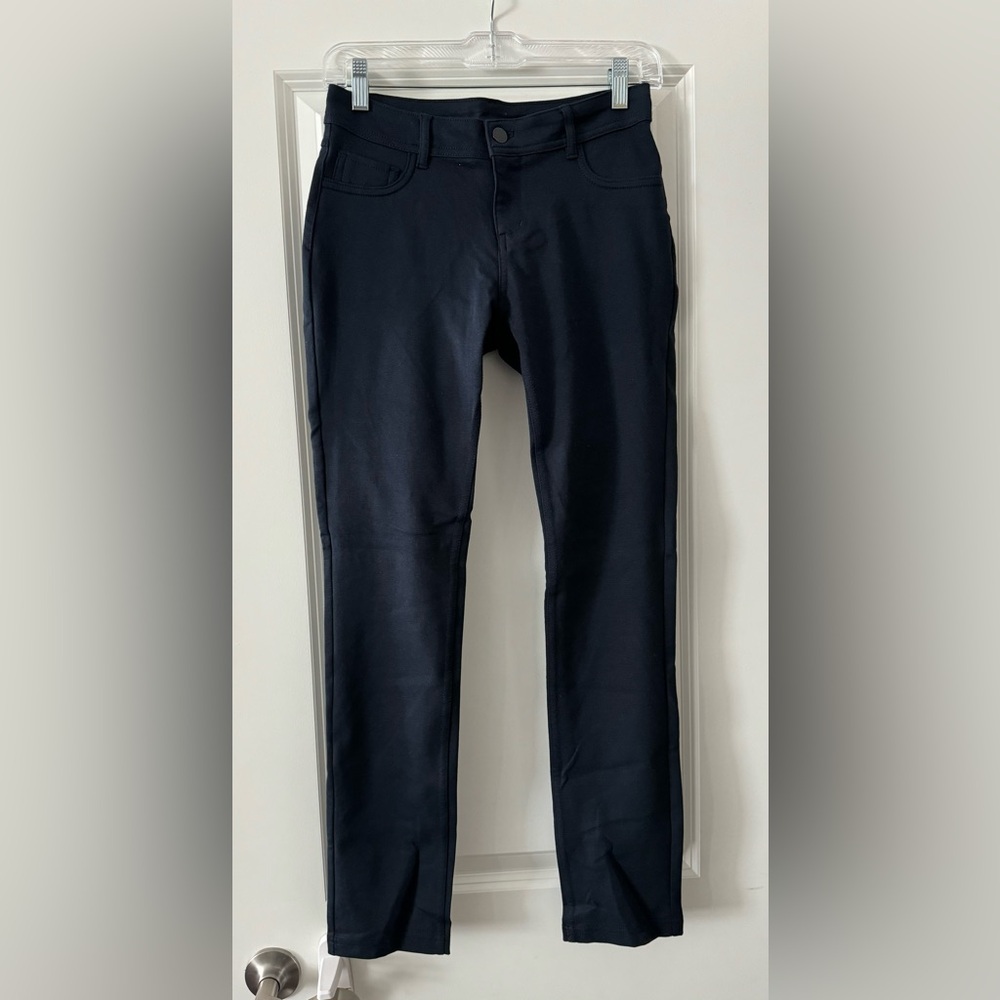 Women’s boutique stretchy skinny pants. Navy blue. Size 6. Like new!